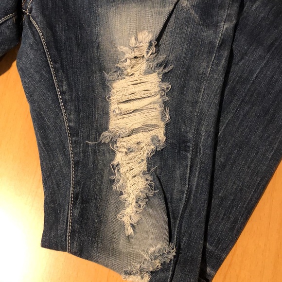 Super distressed Skinny Jean - Picture 5 of 10